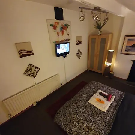** Deluxe Double Perfect For Leisure & Work** Homestay