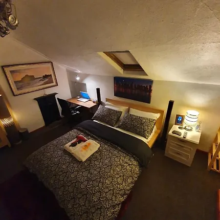 Homestay ** Deluxe Double Perfect For Leisure & Work**